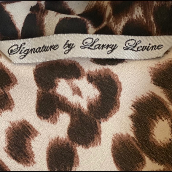 Sleeveless Leopard Ruffled Vneck w/Mandarin Collar - Picture 8 of 13